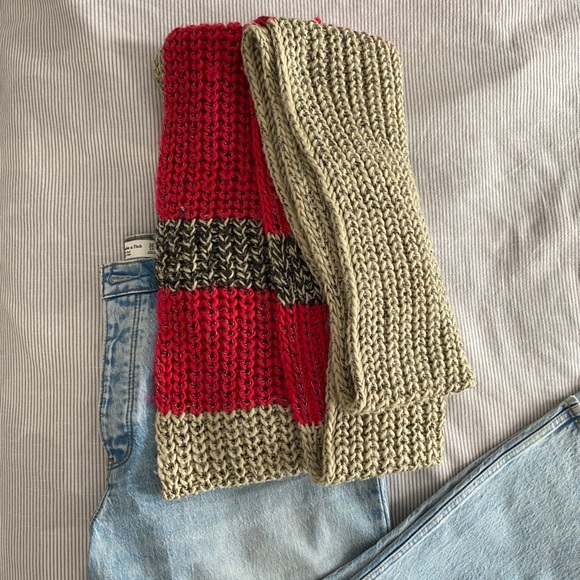 Roots Colour-Block Chunky Knit Infinity Scarf - Picture 11 of 12